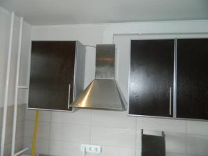 Установка вытяжки на кухне в Мценске