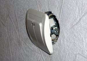 Замена выключателя света в квартире в Мценске